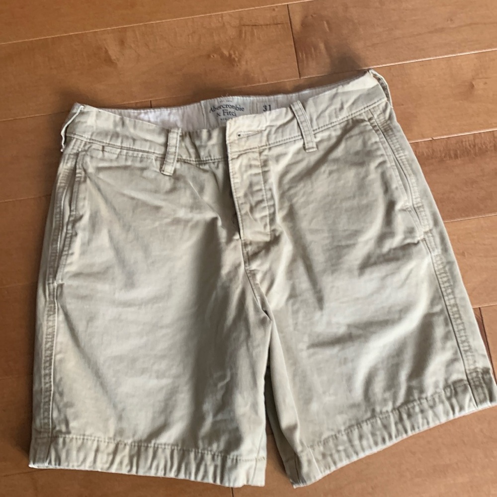 Men’s shorts
Abercrombie and Fitch